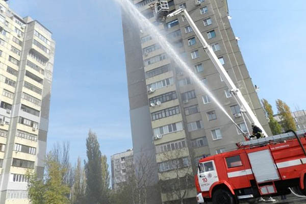 Тушение пожаров в зданиях повышенной этажности: особенности